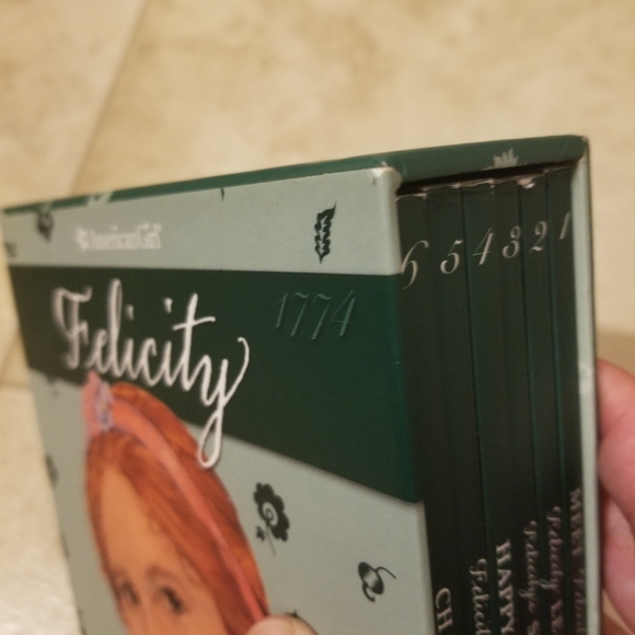American Girl Felicity book set 1 to 6 in box damaged box and game missing piece - Picture 10 of 10